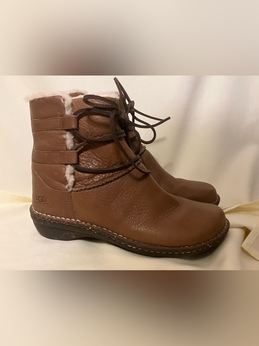 UGG Caspia 1932 Women's Brown Leather Shearling Lined Lace Up Ankle Boots Size 8
